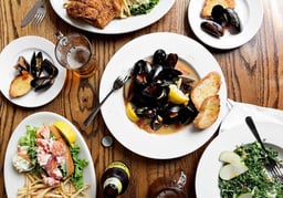 9 Historic Boston Restaurants for an Old-School Dining Experience