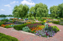 10 Stunning Gardens In Chicago That Offer A Lush Escape