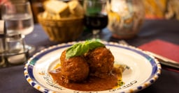 5 Restaurants in Naples Where You Can Forget About Pizza