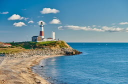 Where to Dig Into Lobster Rolls, Take a Beach Hike, and Party in Montauk