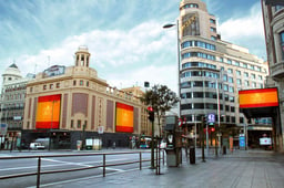 "Adiós Madrid" Premiere