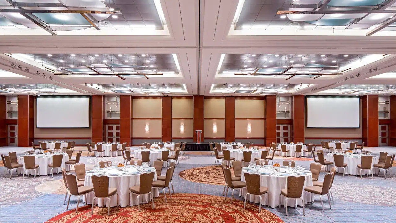 Hyatt Regency Chicago Hotel in Chicago, IL The Vendry