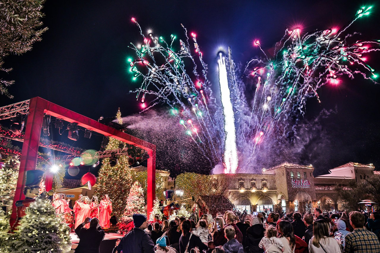 Christmas at The Promenade at Westlake Concert / Performance in