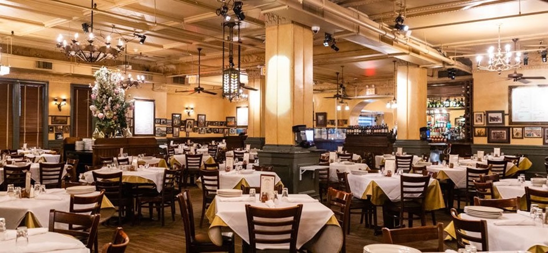 Carmine S Italian Restaurant Upper West Side The Vendry   1657293516545 Full 