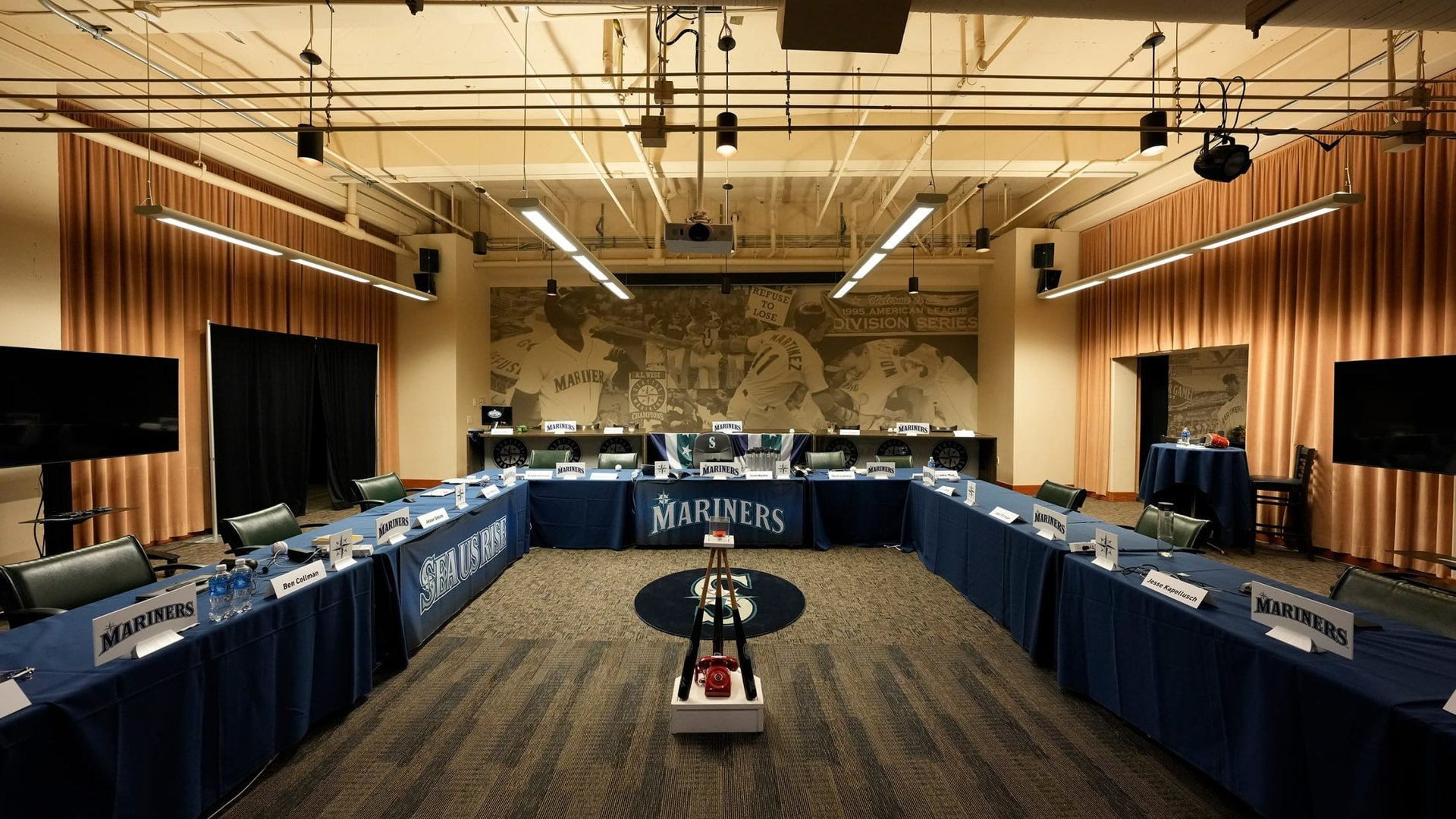 ellis-pavilion-at-t-mobile-park-stadium-in-in-seattle-wa-the-vendry