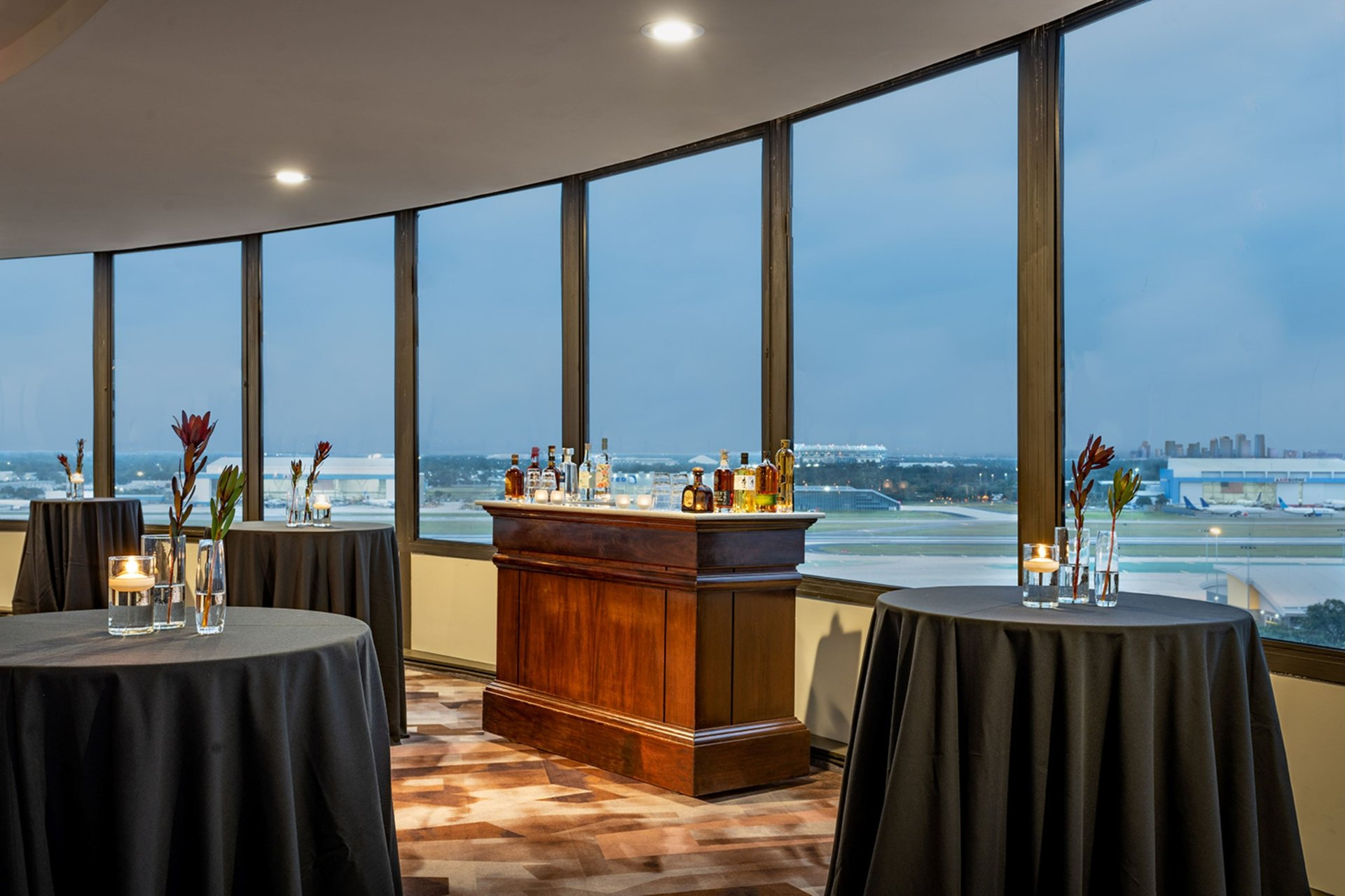 rooftop-event-space-at-tampa-airport-marriott-hotel