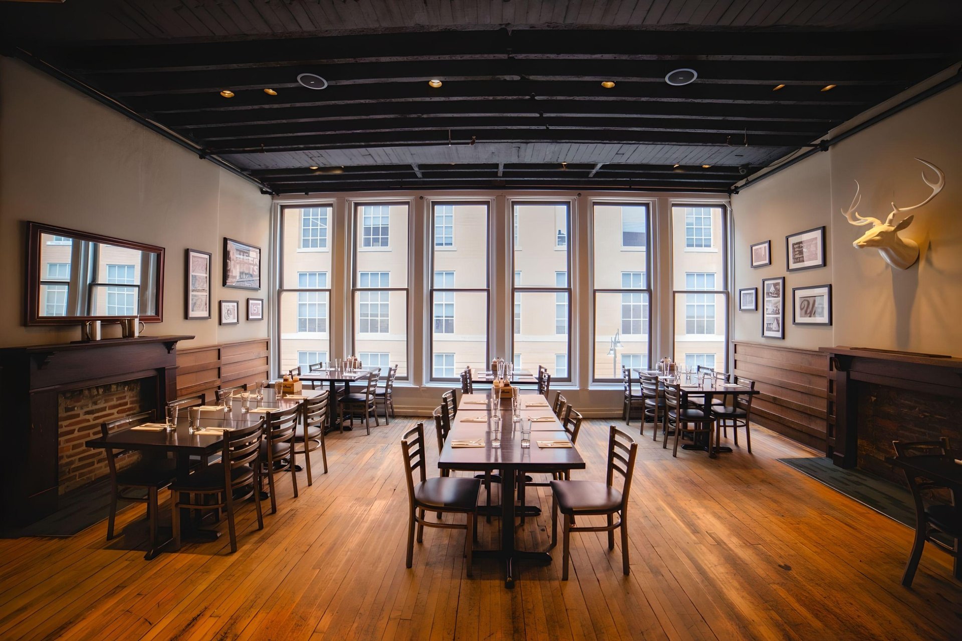 Doc Crow's - BBQ Restaurant in Louisville, KY | The Vendry