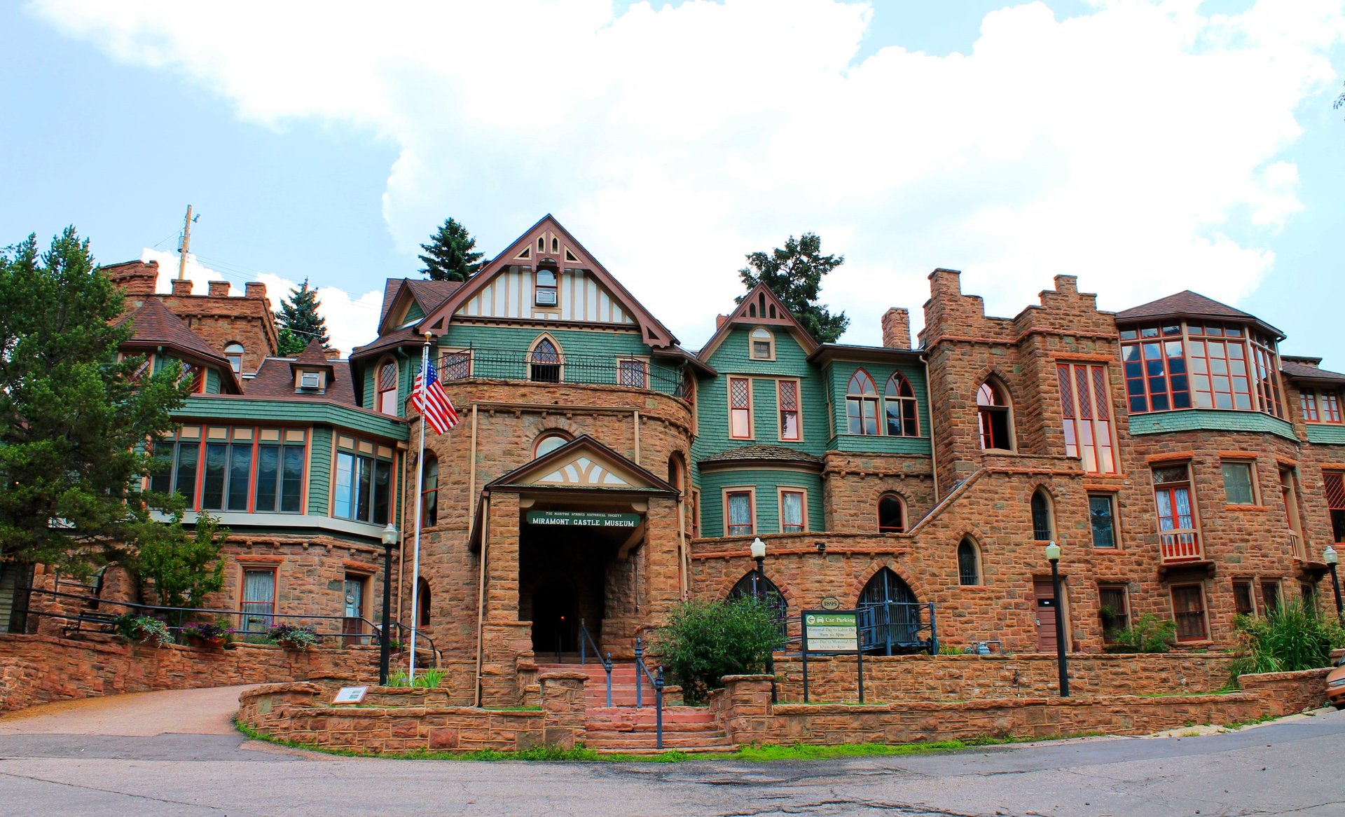 miramont-castle-museum-and-the-queen-s-parlour-tea-room-museum