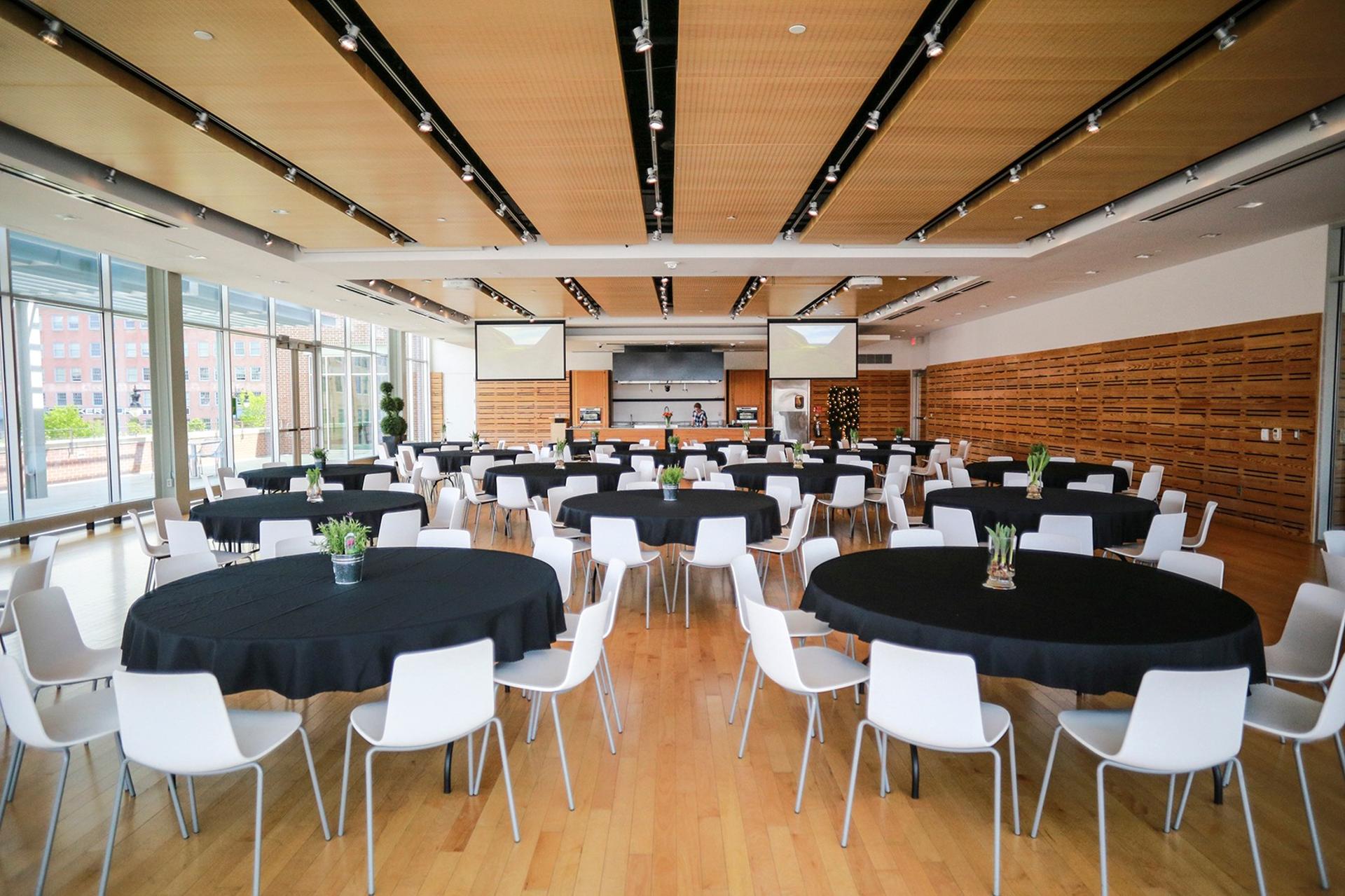 Banquet Room / Demo Kitchen 