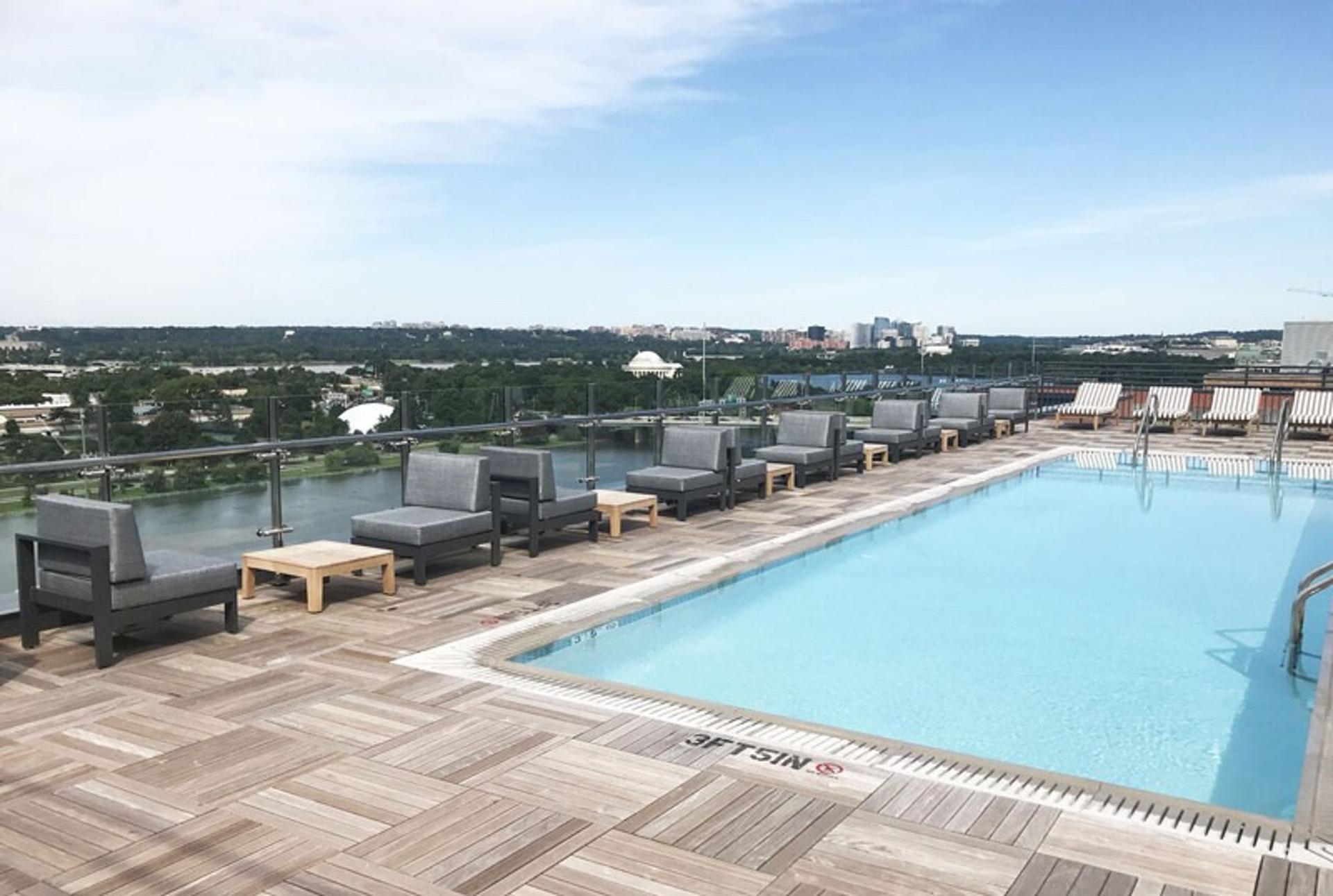 Rooftop Lounge & Pool