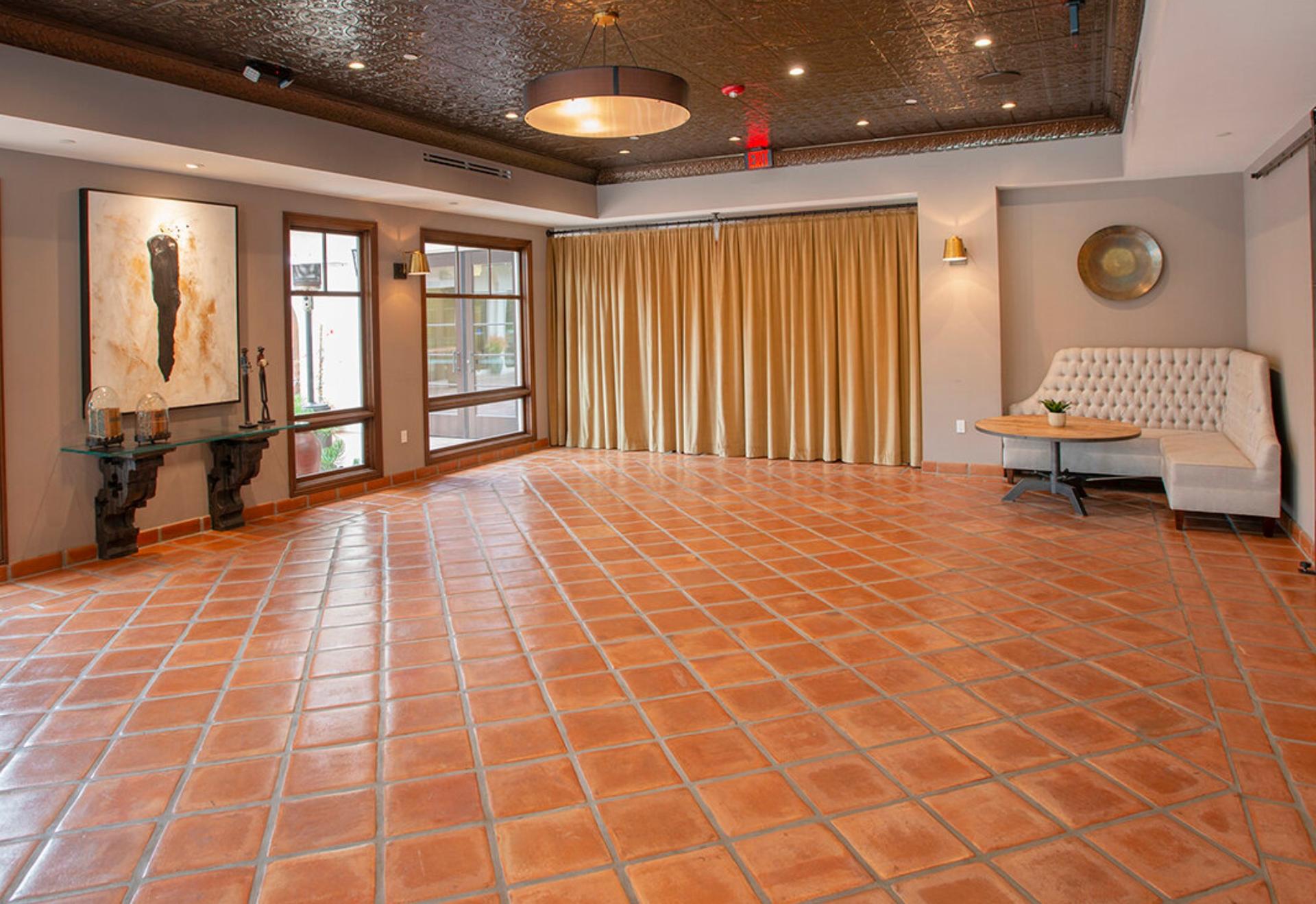 Kikuyu Lounge 