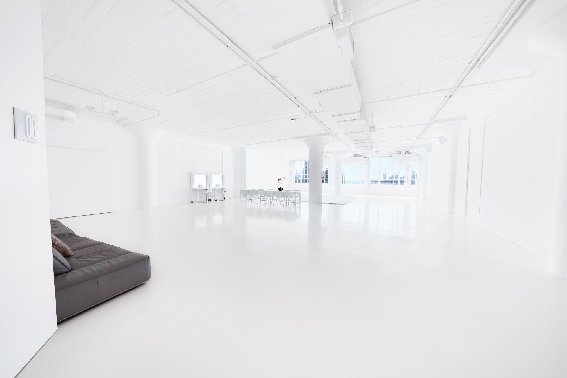 STUDIO 8
