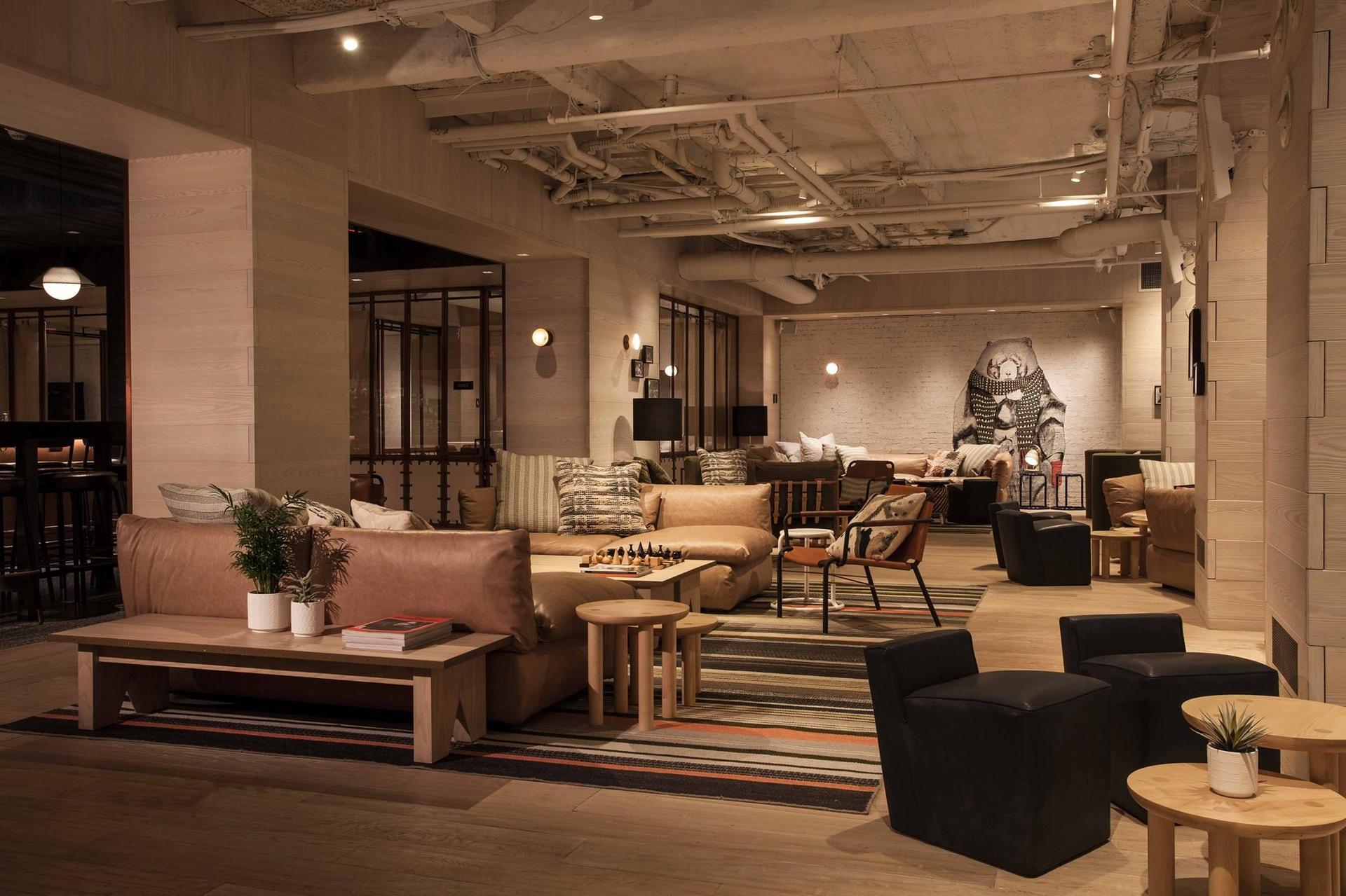 Bar Moxy Lounge