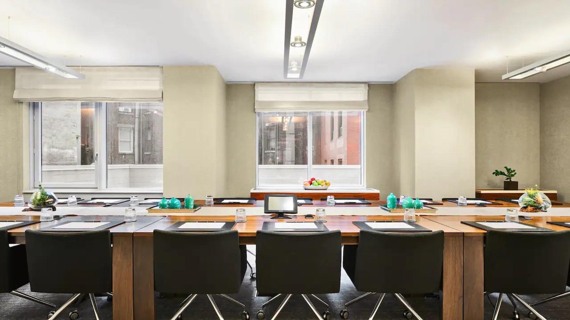 Salon Boardroom