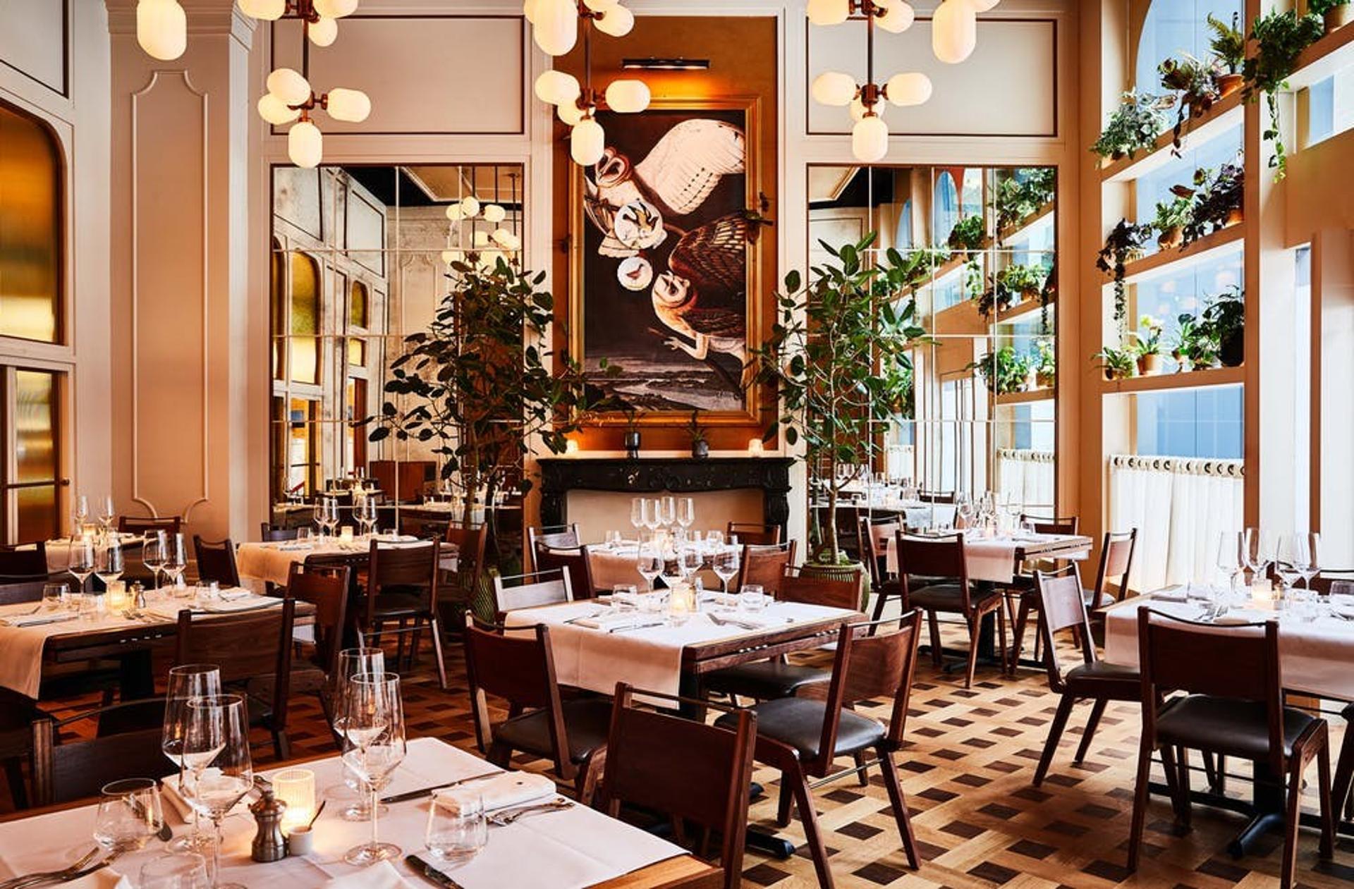 Avenue Room