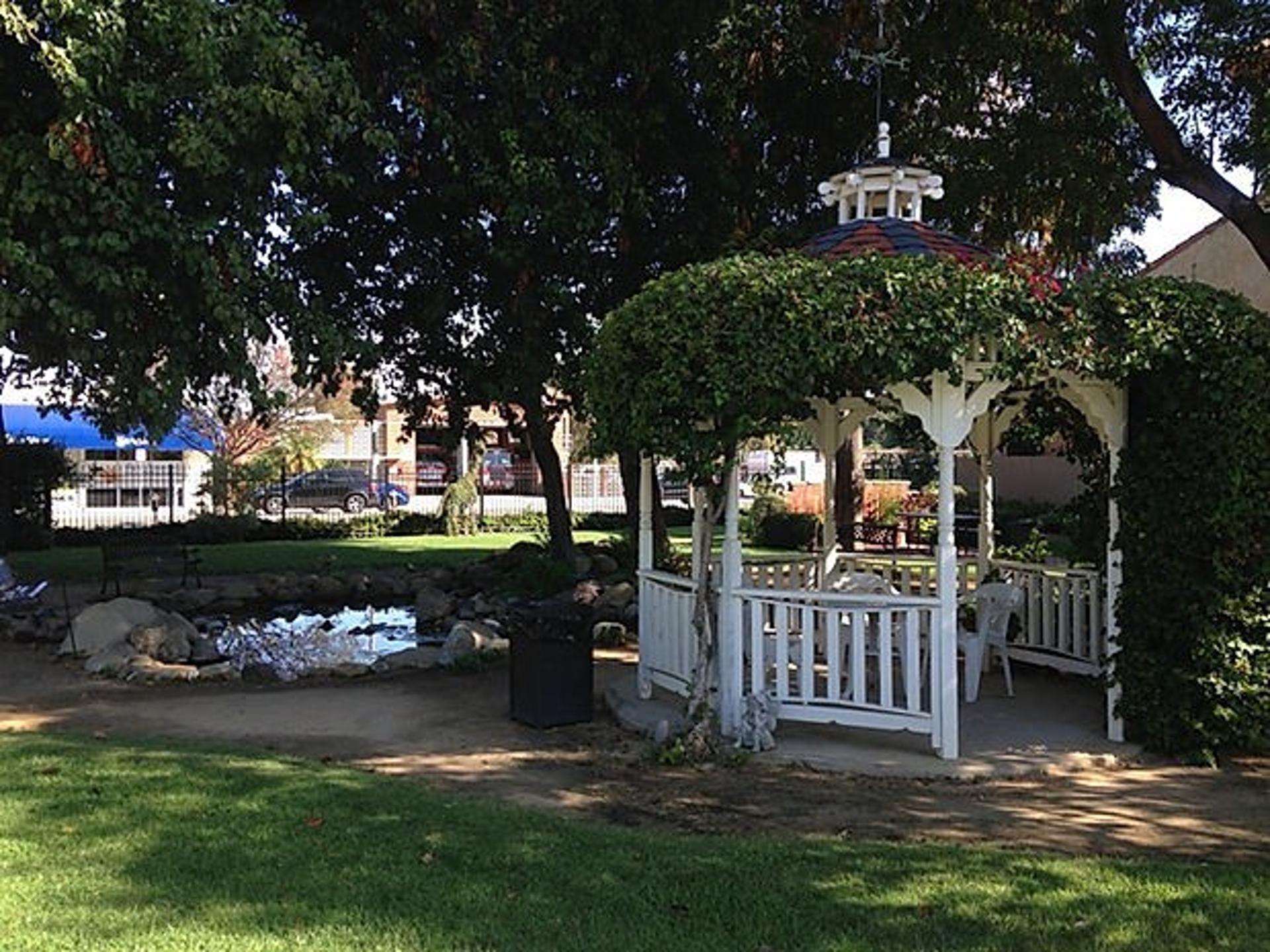 Center Grounds