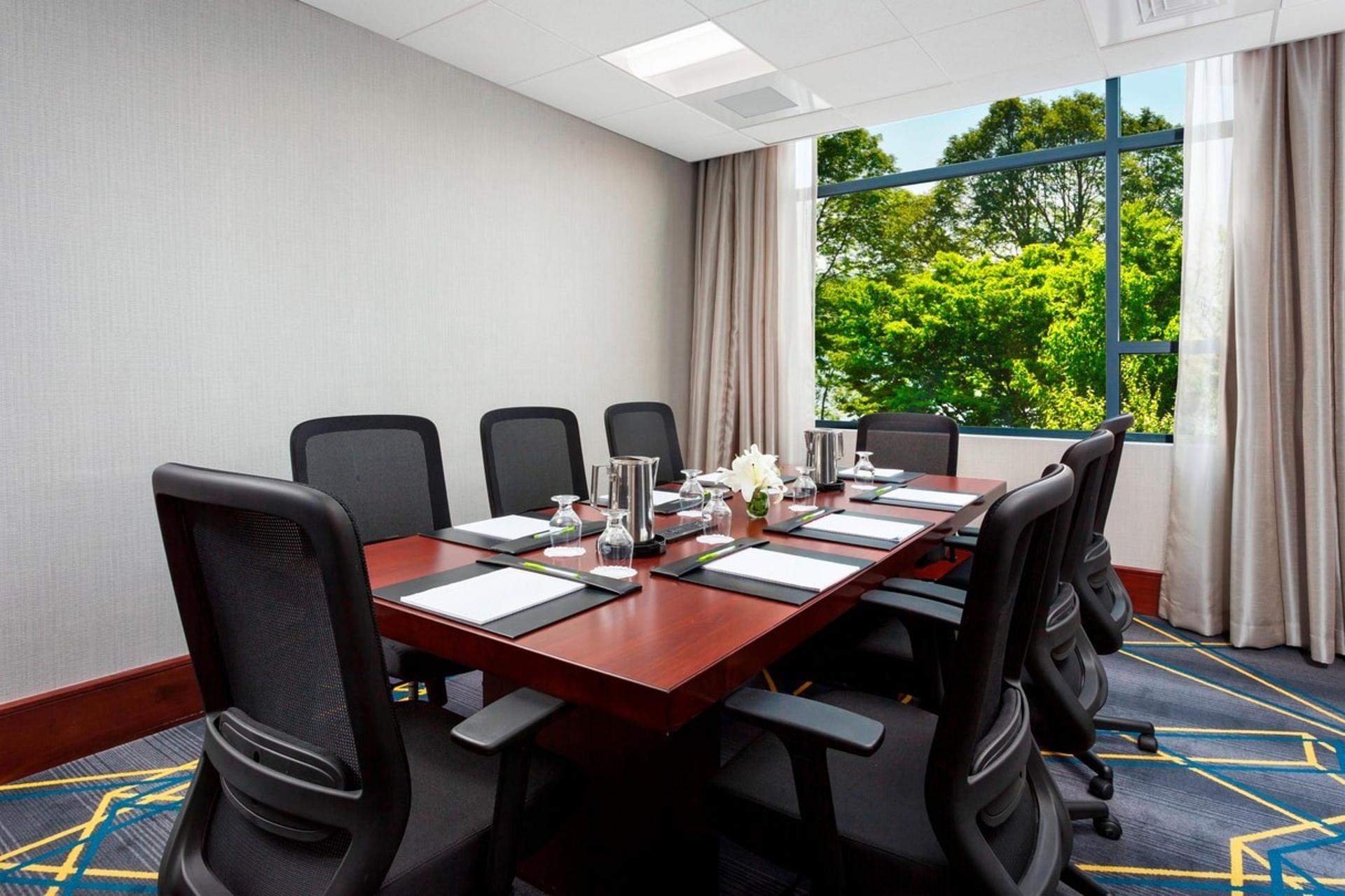 Cambridge Executive Boardroom	