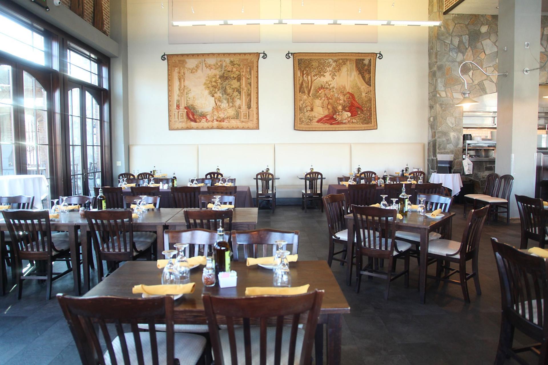 Il Vecchio Café Main Dining Area