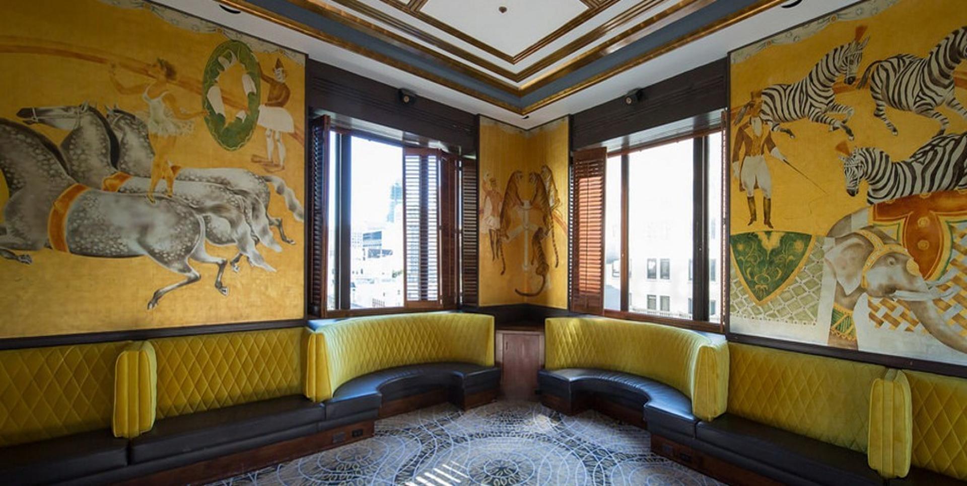 Cirque Room