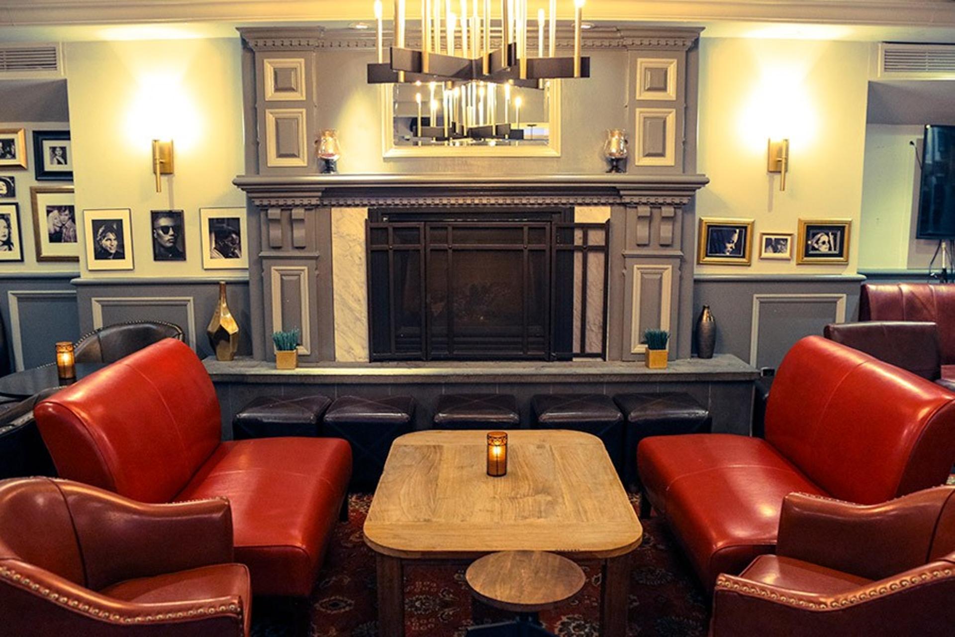 Area B (Lounge Middle)