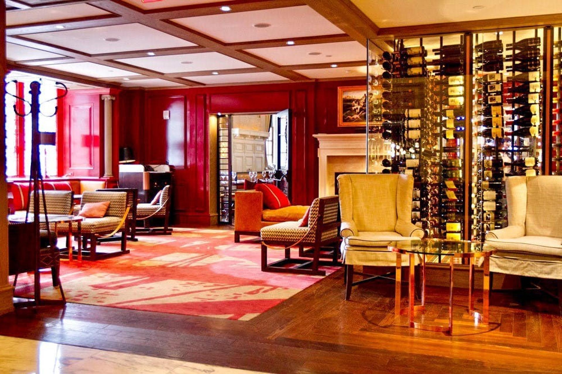 Red Room Lounge