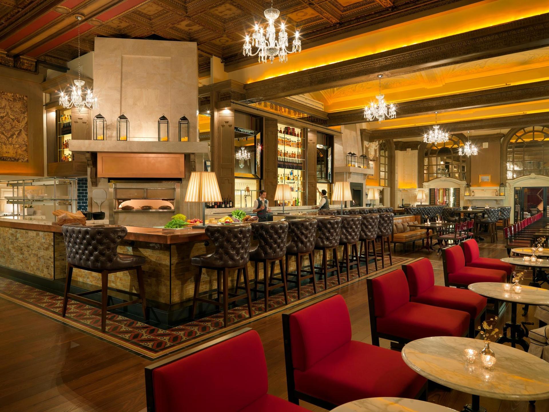 15 Best Bars in Boston