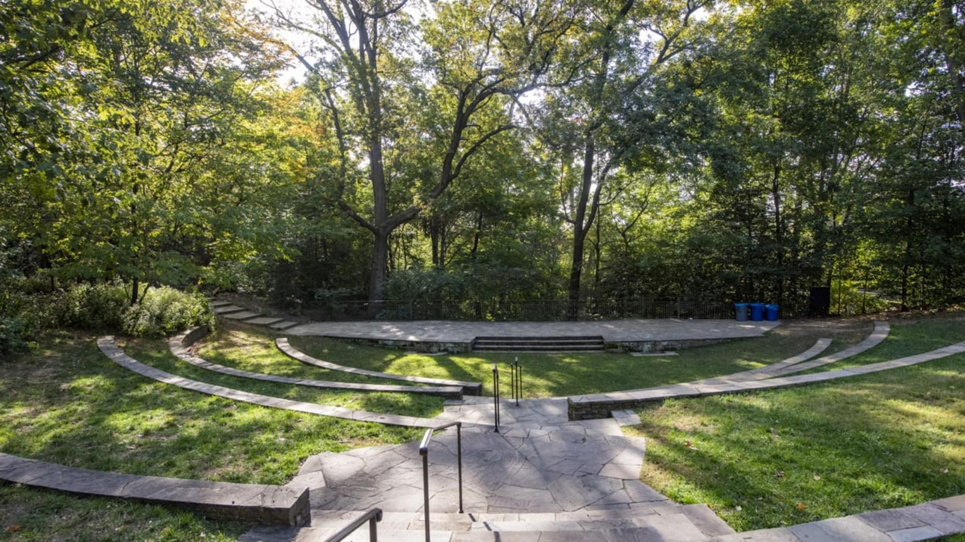 Amphitheater (outdoors)