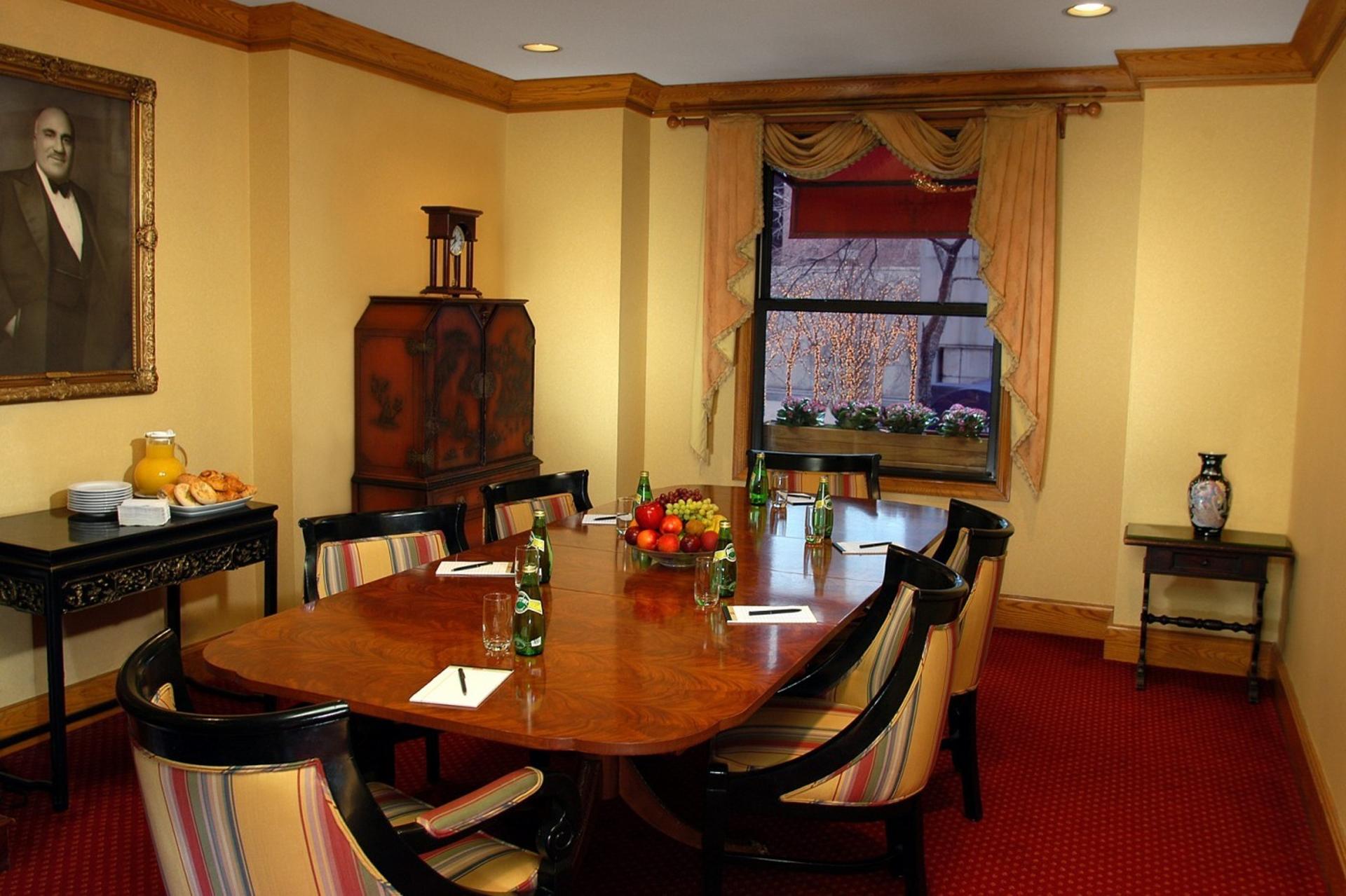 Hotel Elysée Board Room