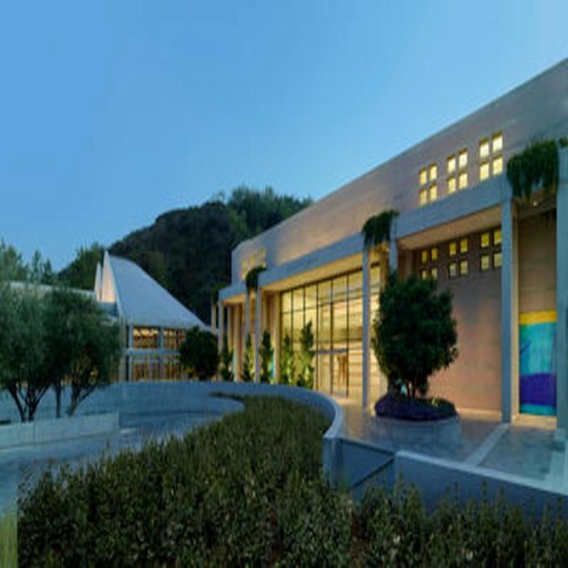 Weingart Foundation Courtyard