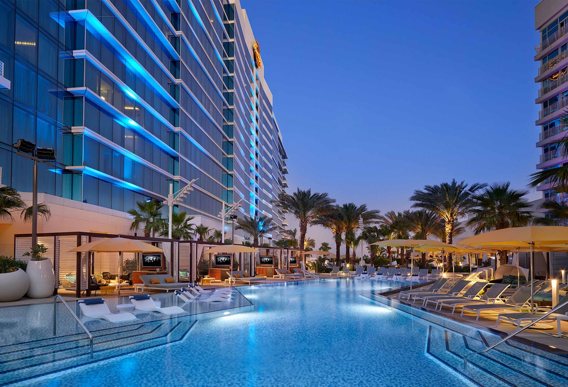 Outdoor Function Pool Deck