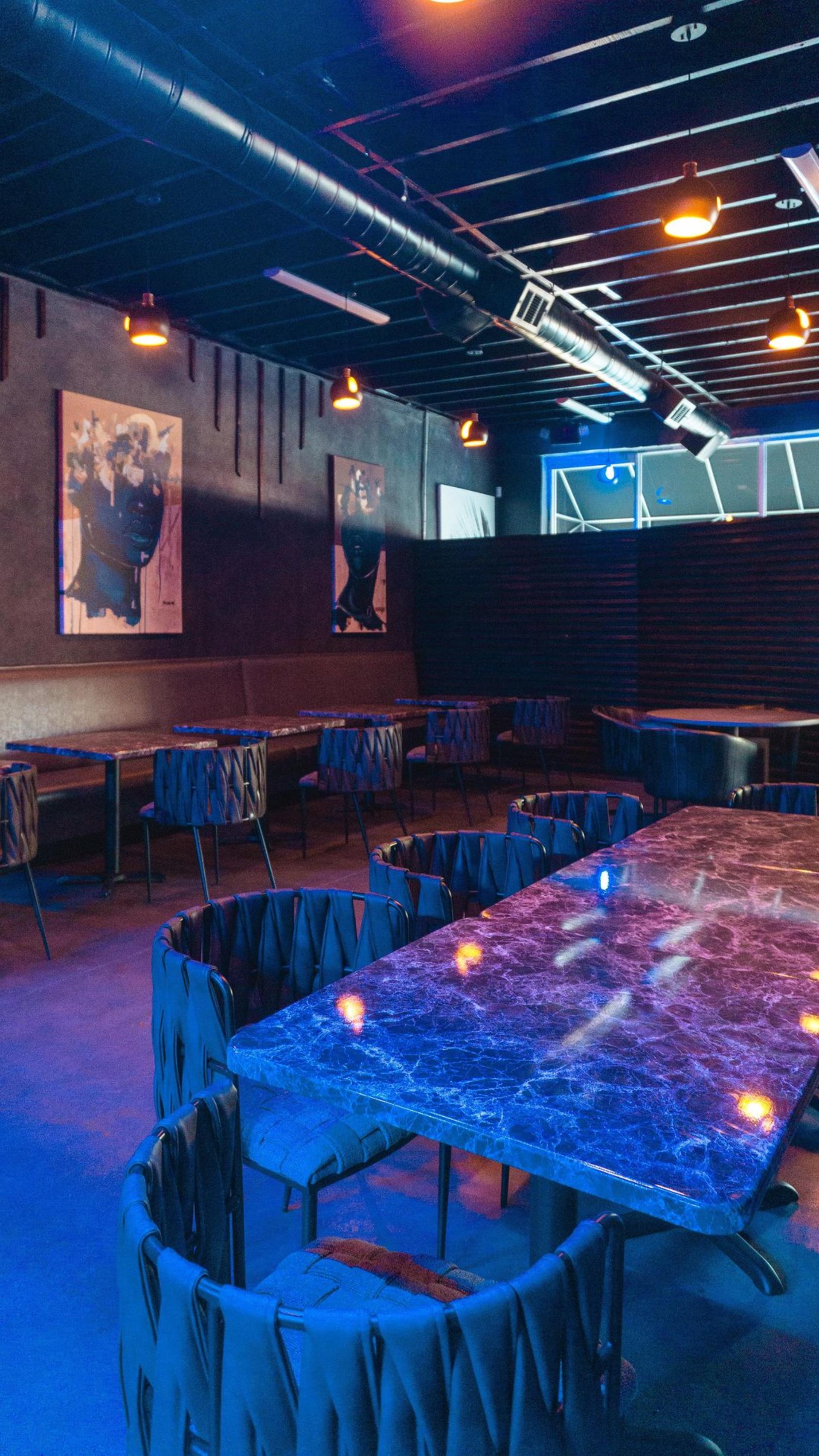 Rich & Pour Opulence Lounge