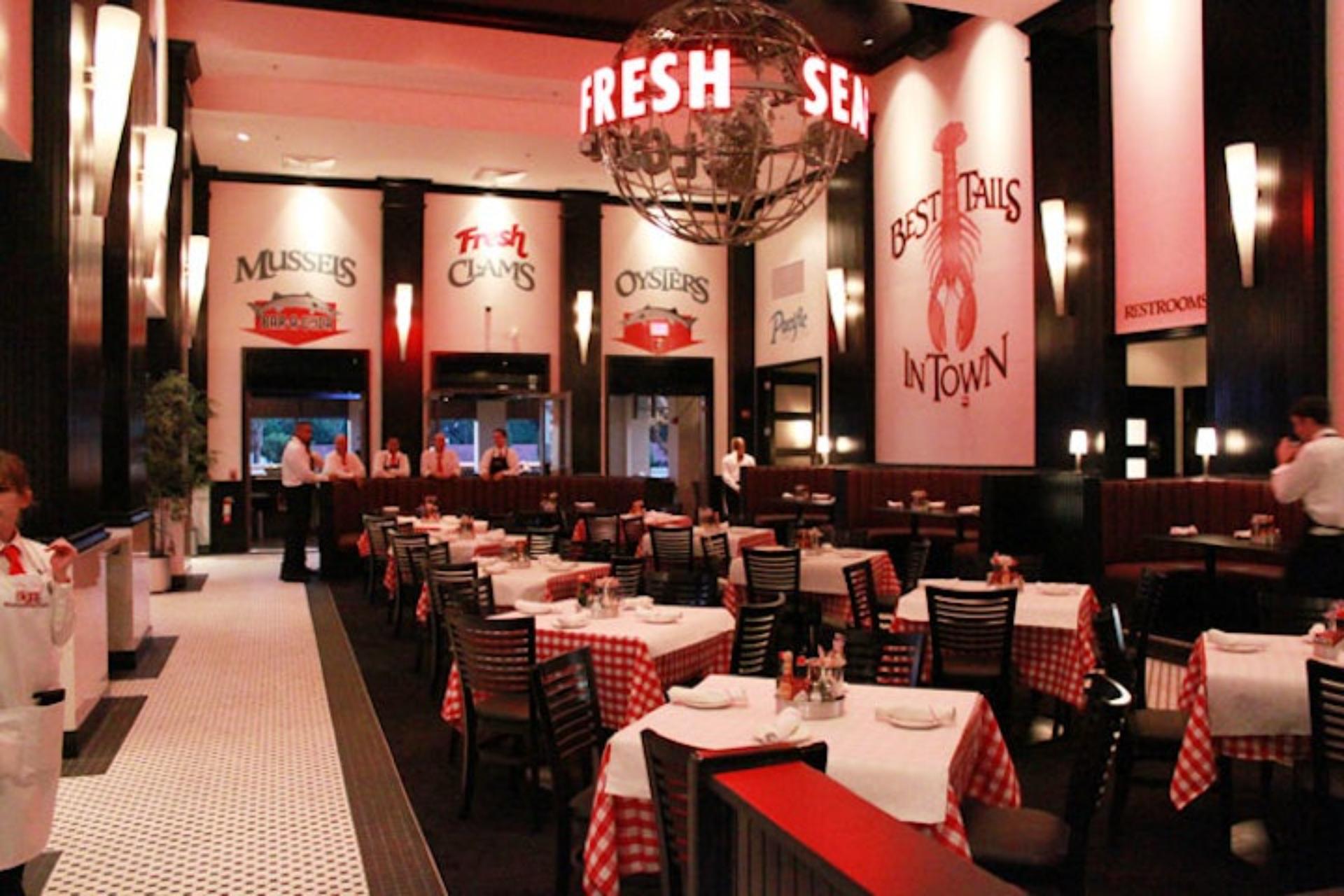 Main Dining Room & Trophy Bar 