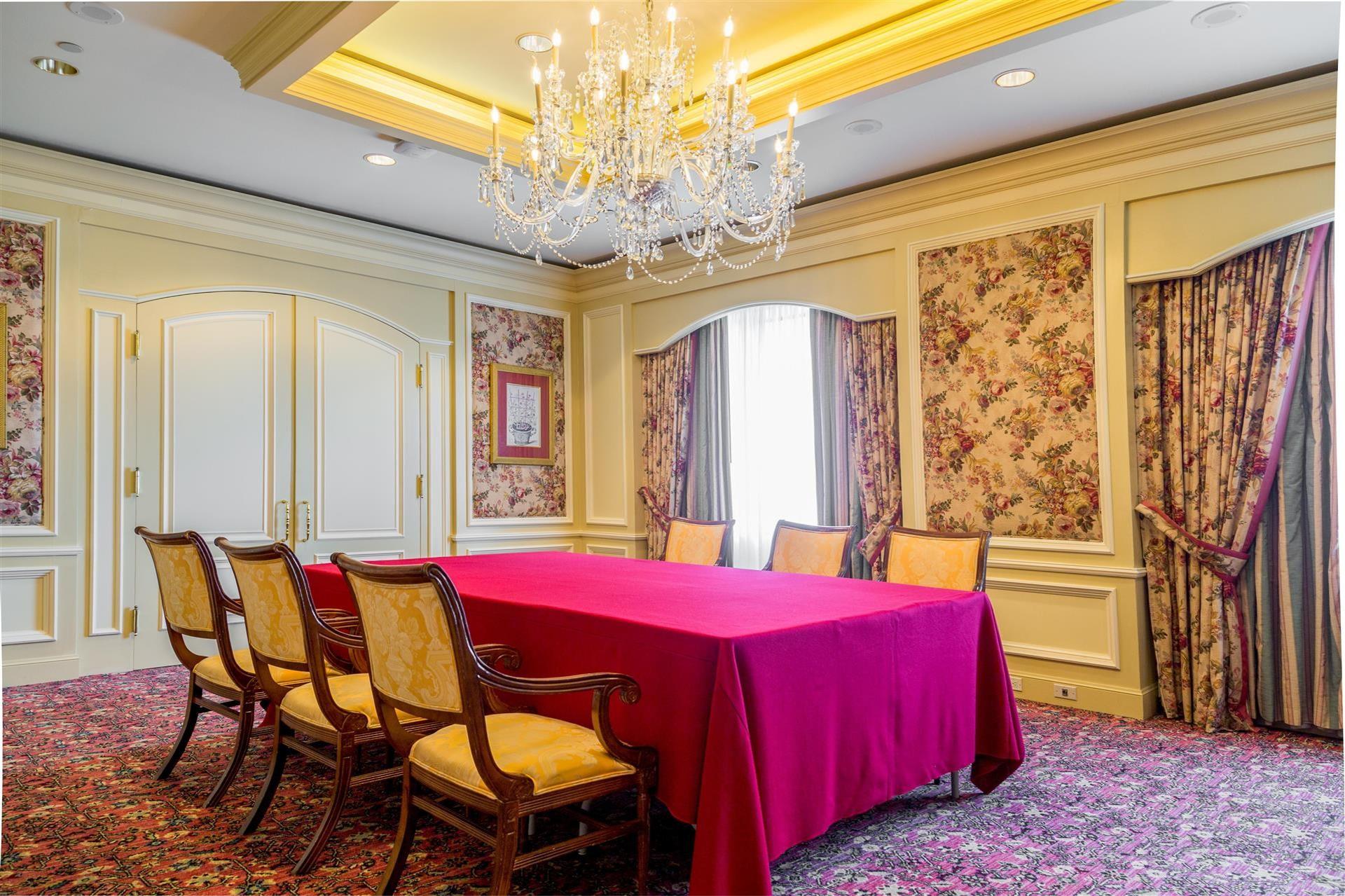 19th Floor Salon 8	
