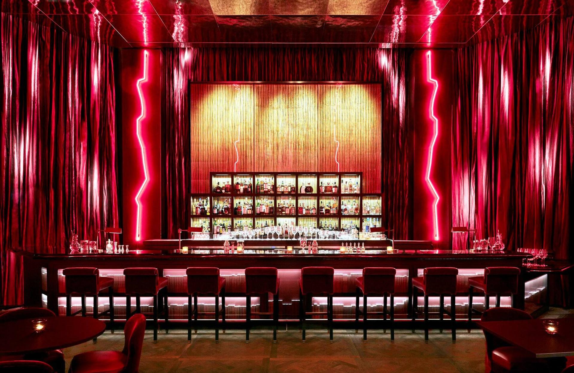 Bar & Lounge
