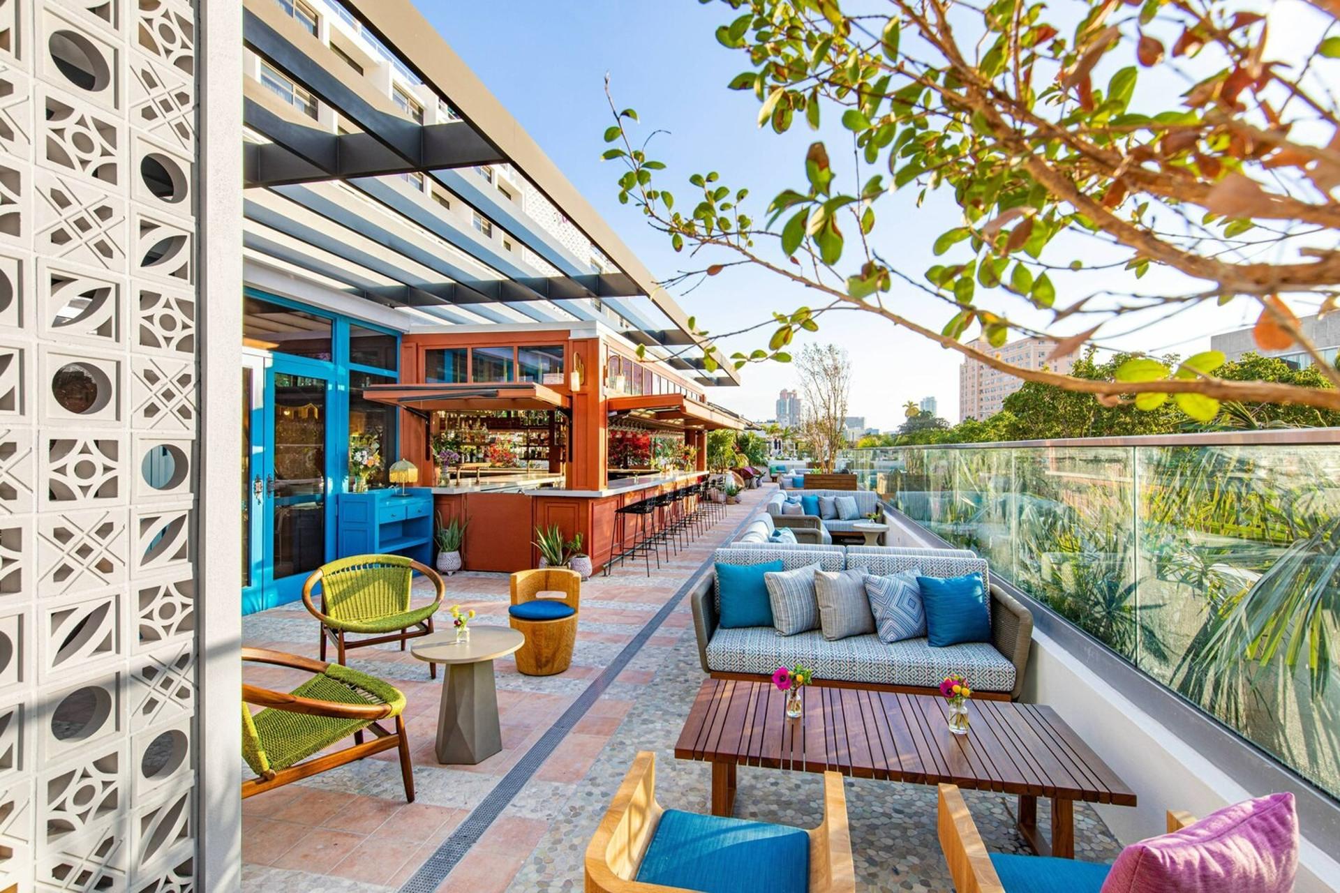 Back Lounge