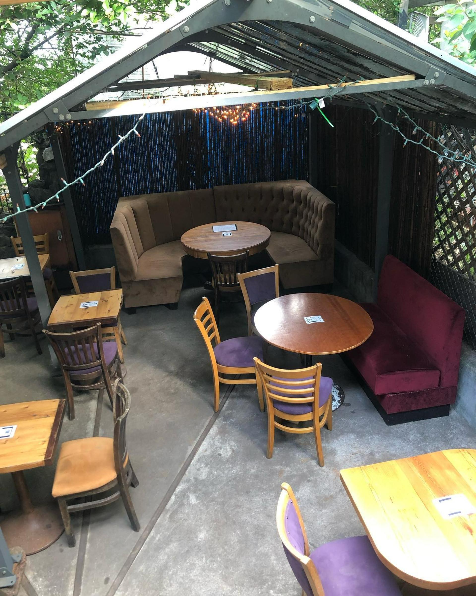 Back Dining Room (Garden)