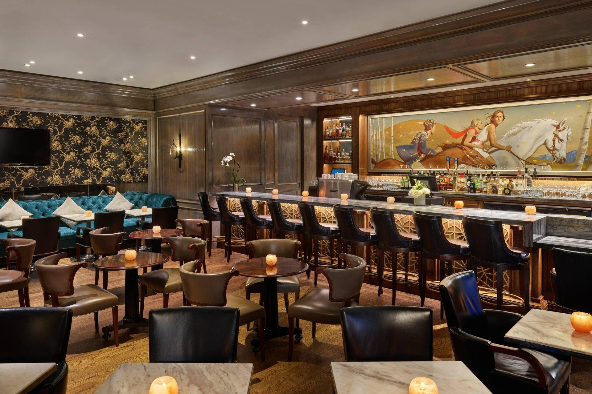  Mountain Social Bar & Lounge