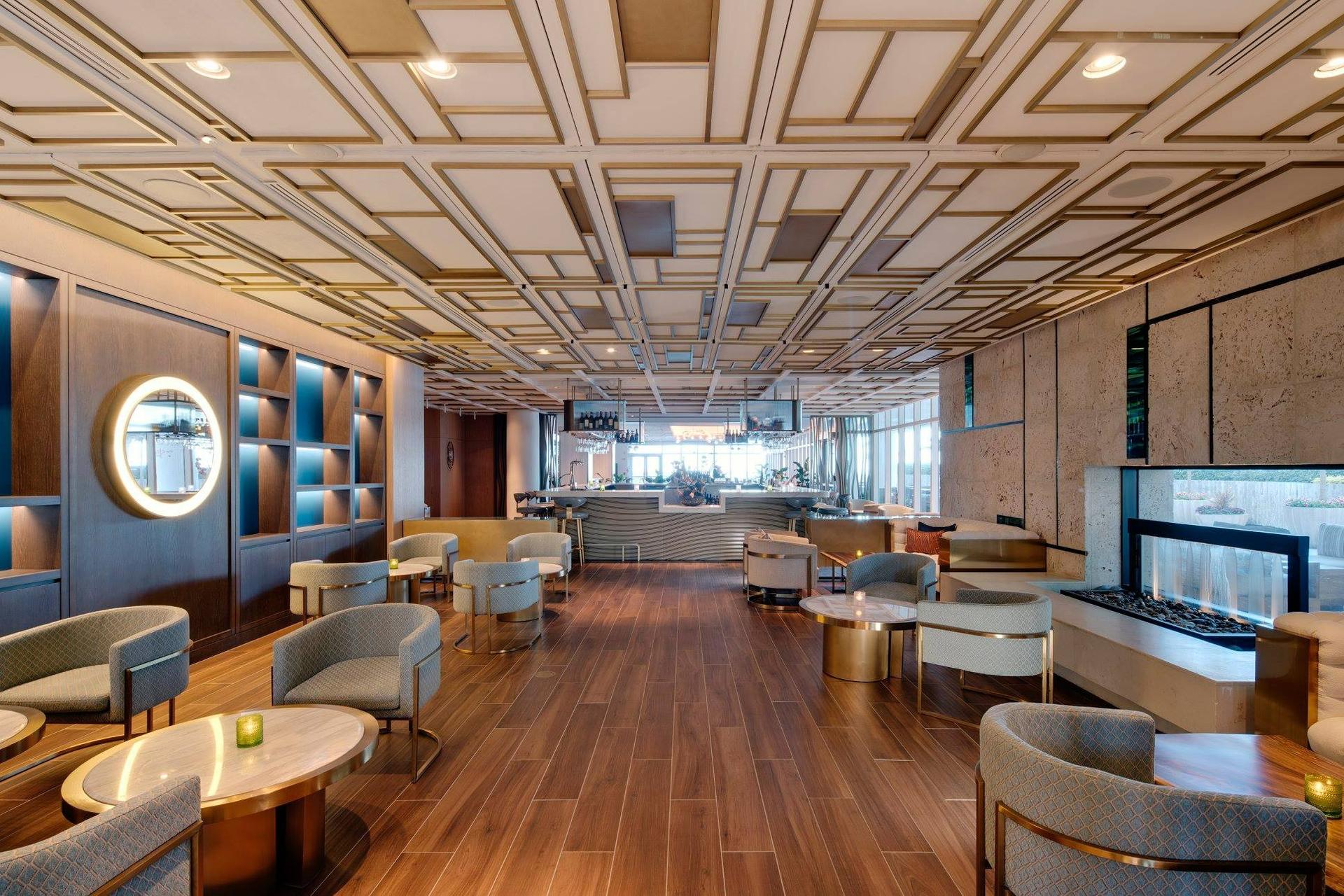 Bar and Lounge