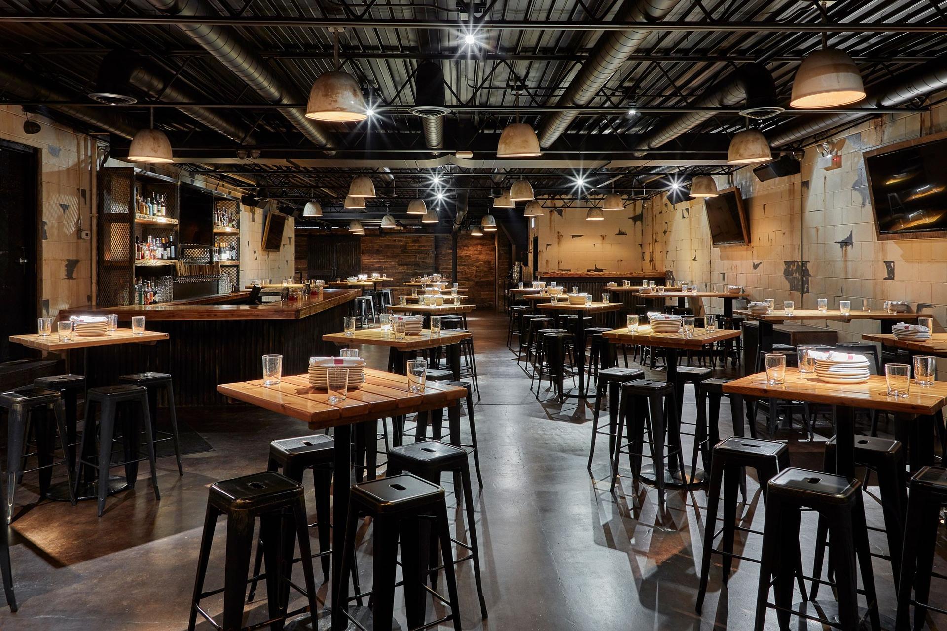12 Chicago Sports Bars That Also Serve Good Food