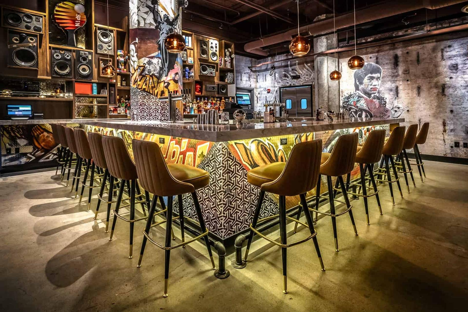 Bar Dining