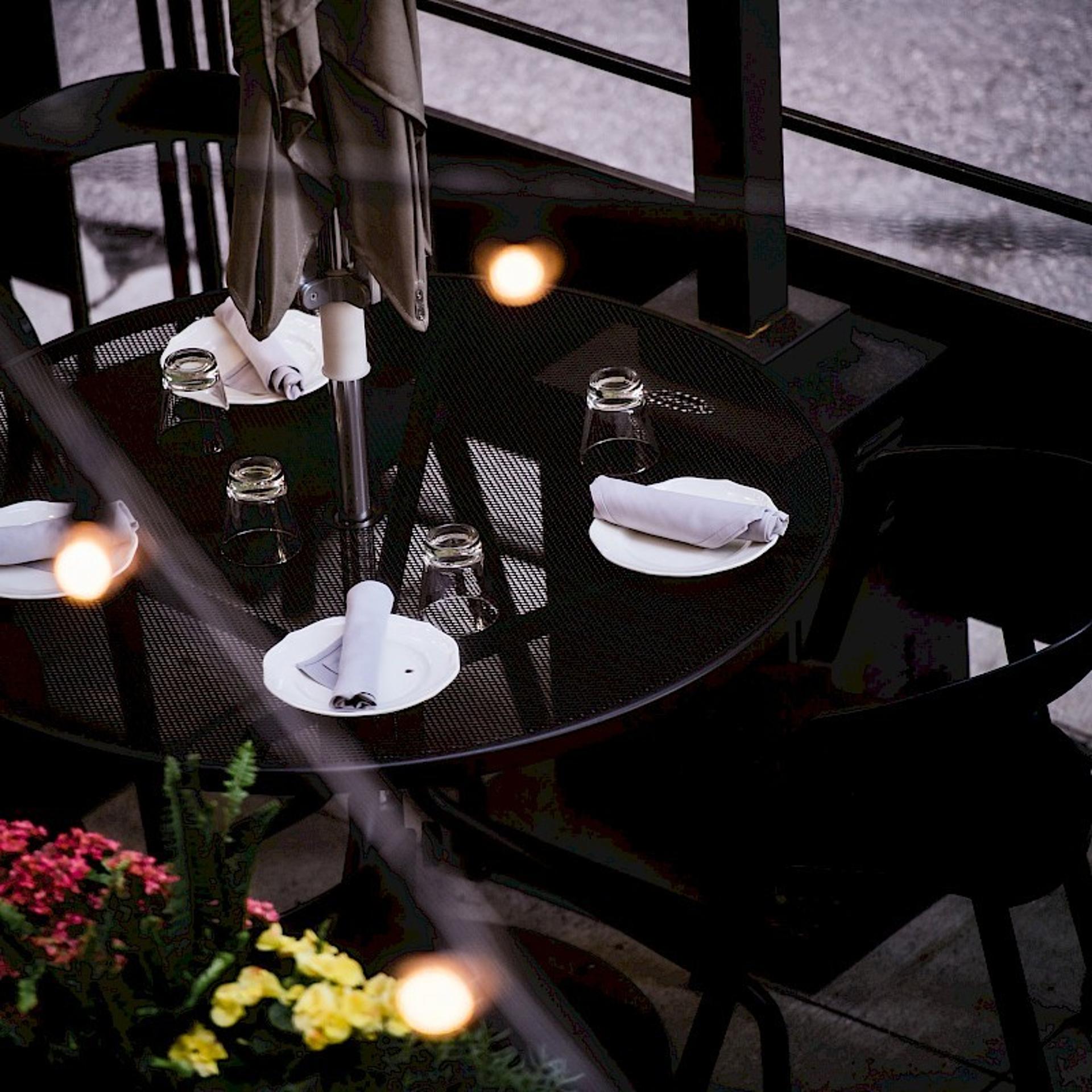 Al Fresco Dining