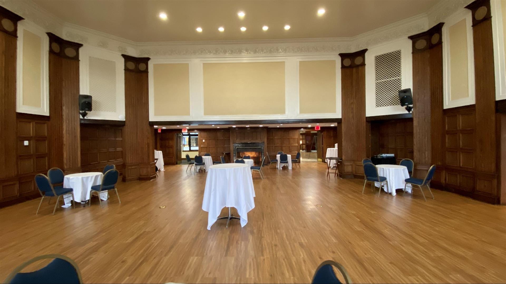 Holeman Lounge