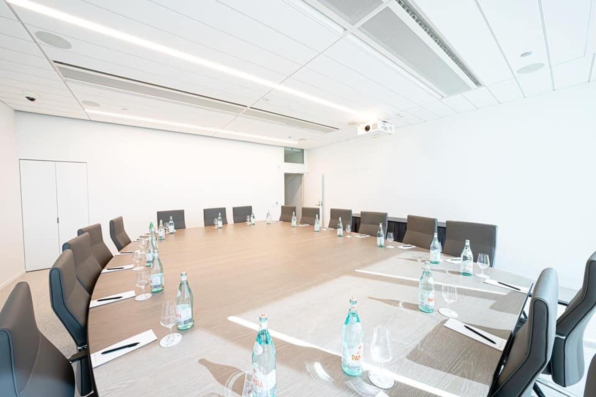 Tiered Meeting Room 601