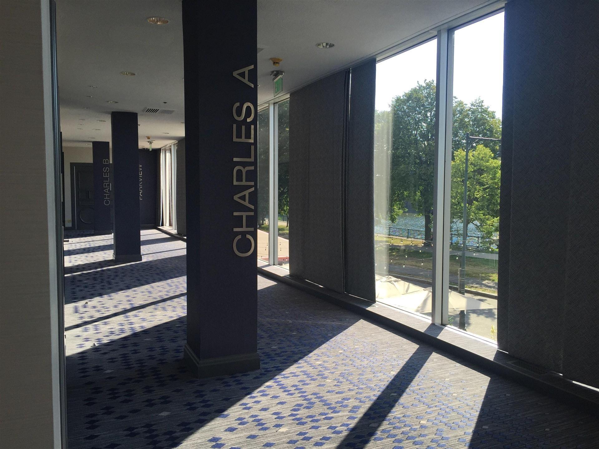 Charles Suites Foyer