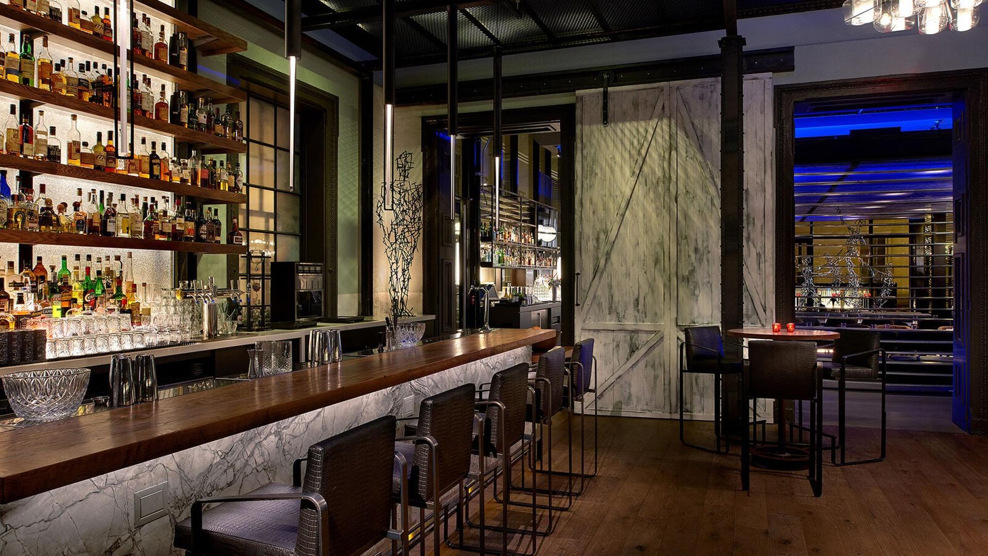 Footed Bar