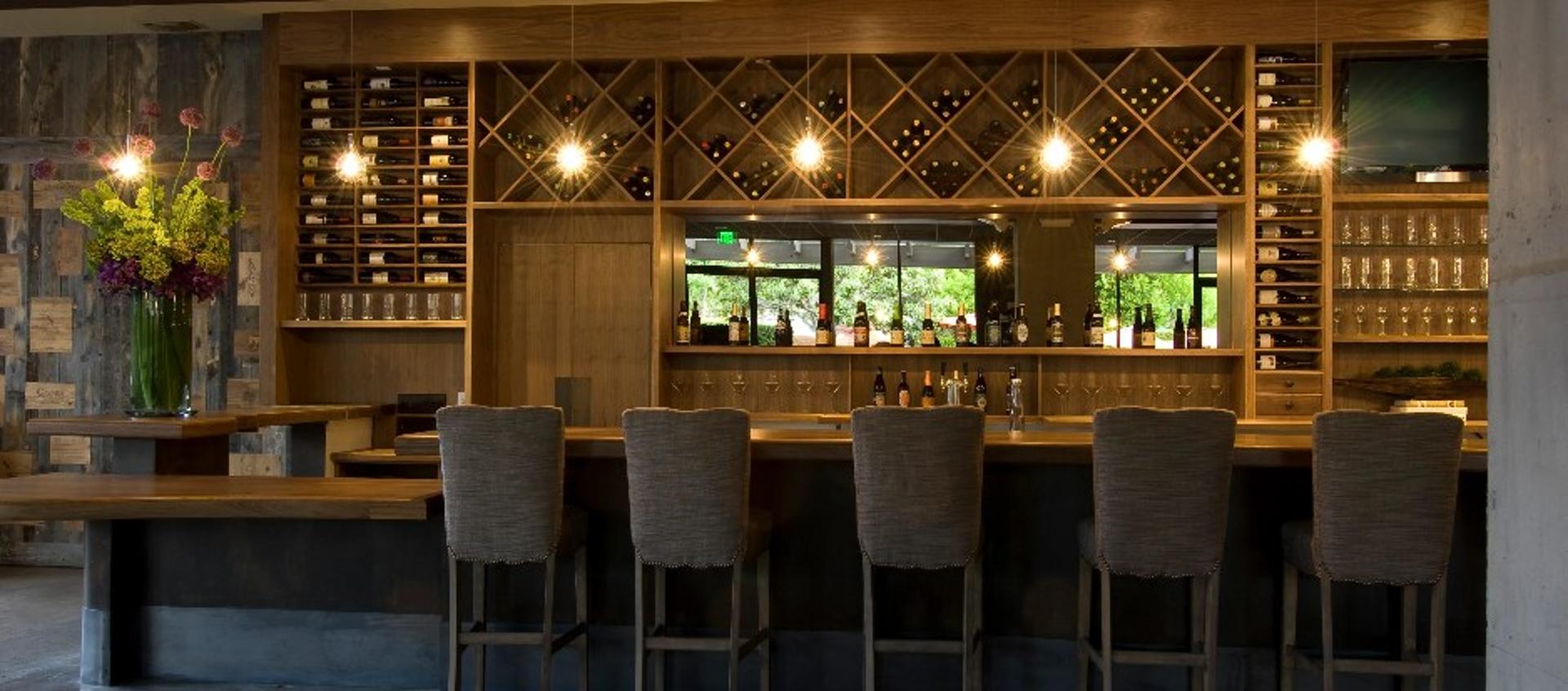 Cafe & Bar