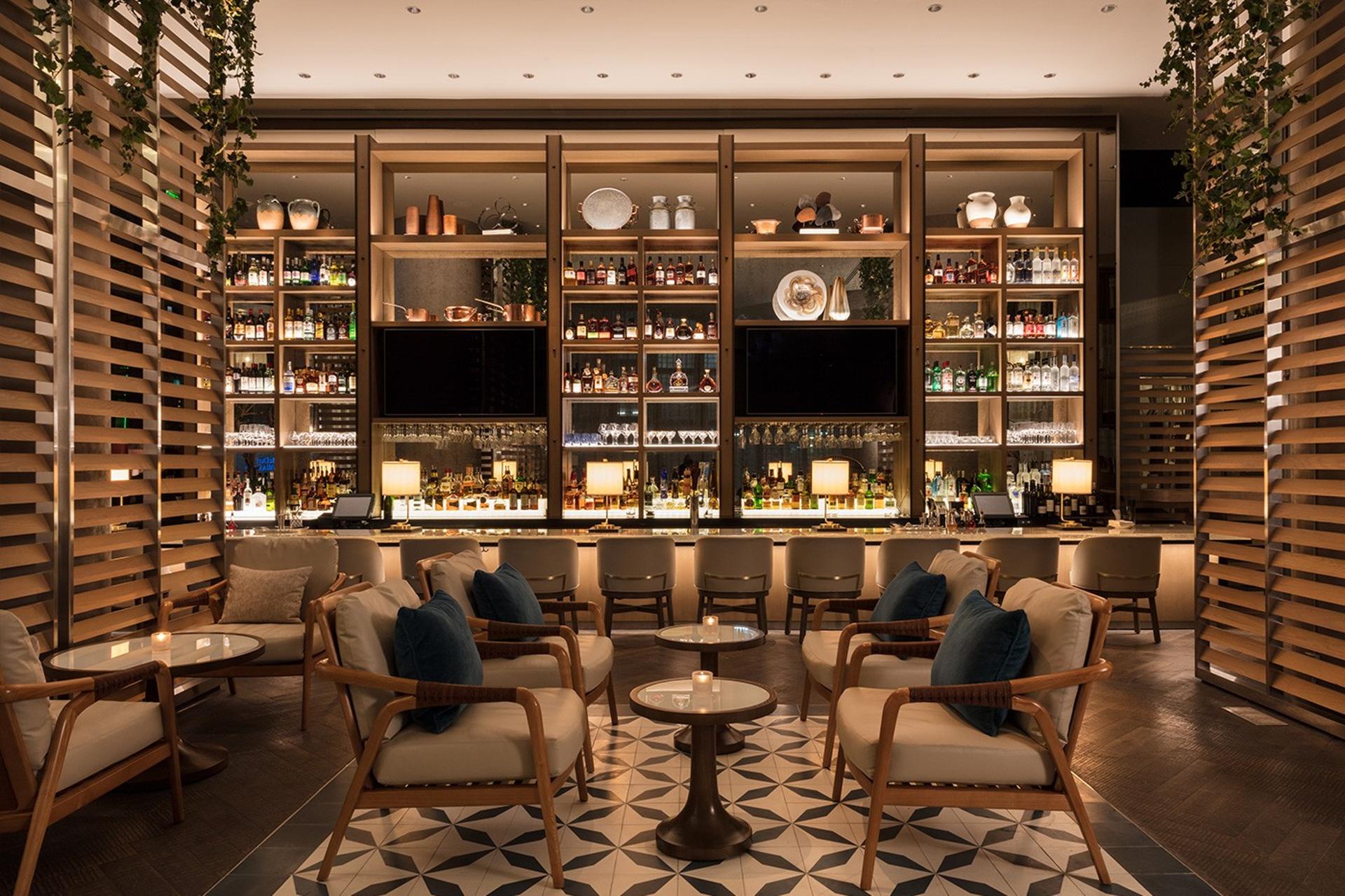 Bar & Lounge
