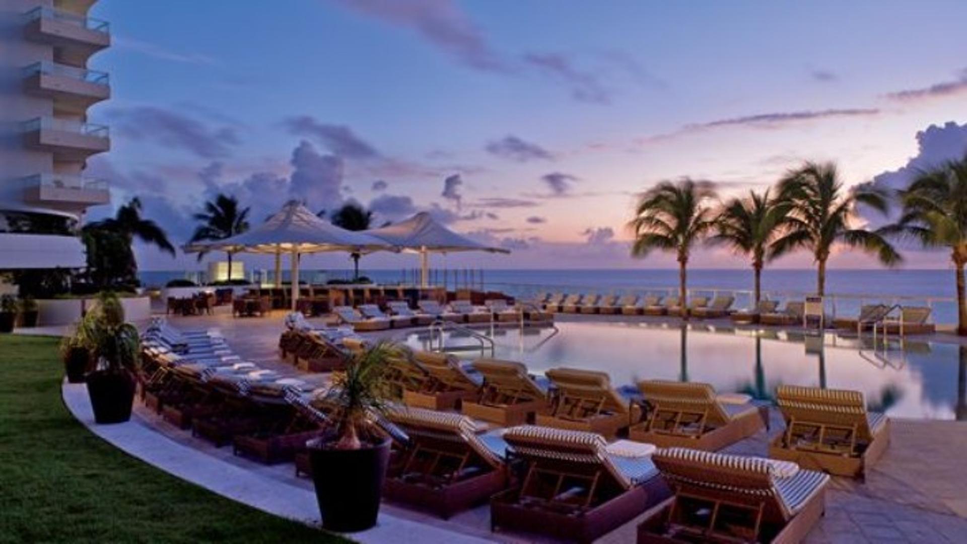 Tropical Pool Terrace