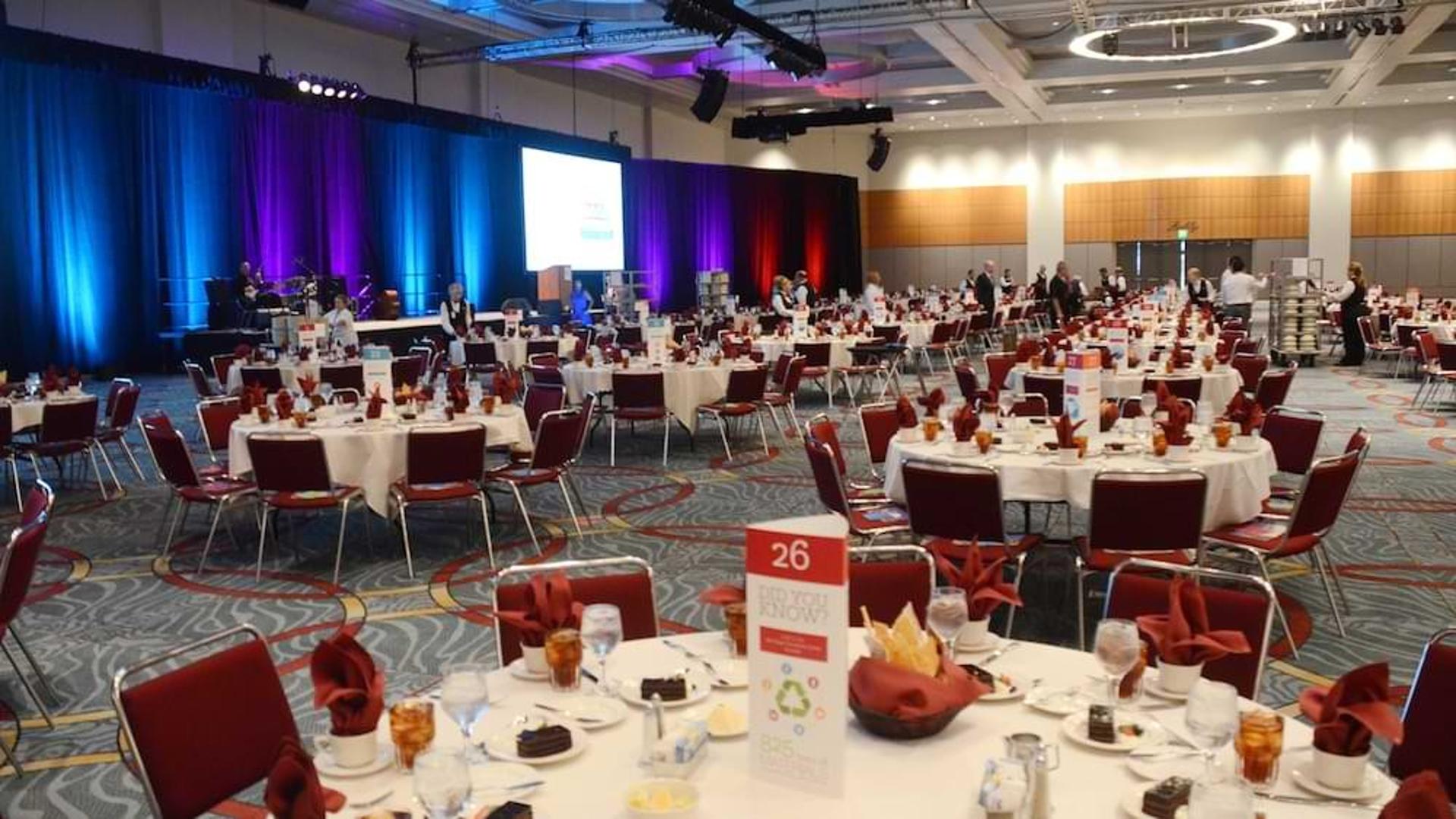 Ballroom: 20 D	