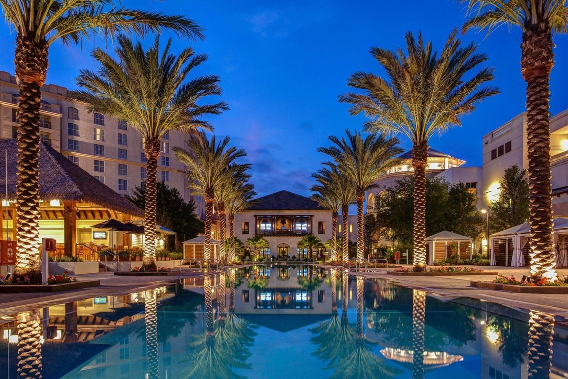 South Beach Pool(Deck and Lawn)	